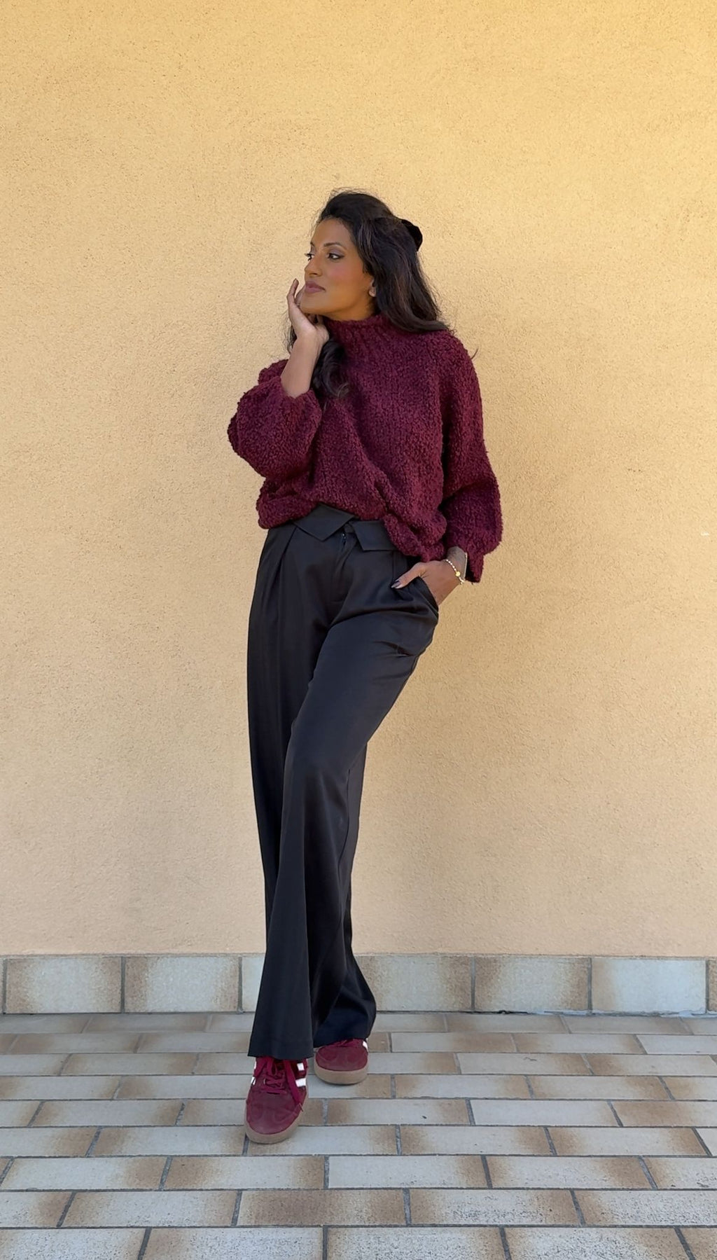 Pantalone Nero con Risvolto e Pinces