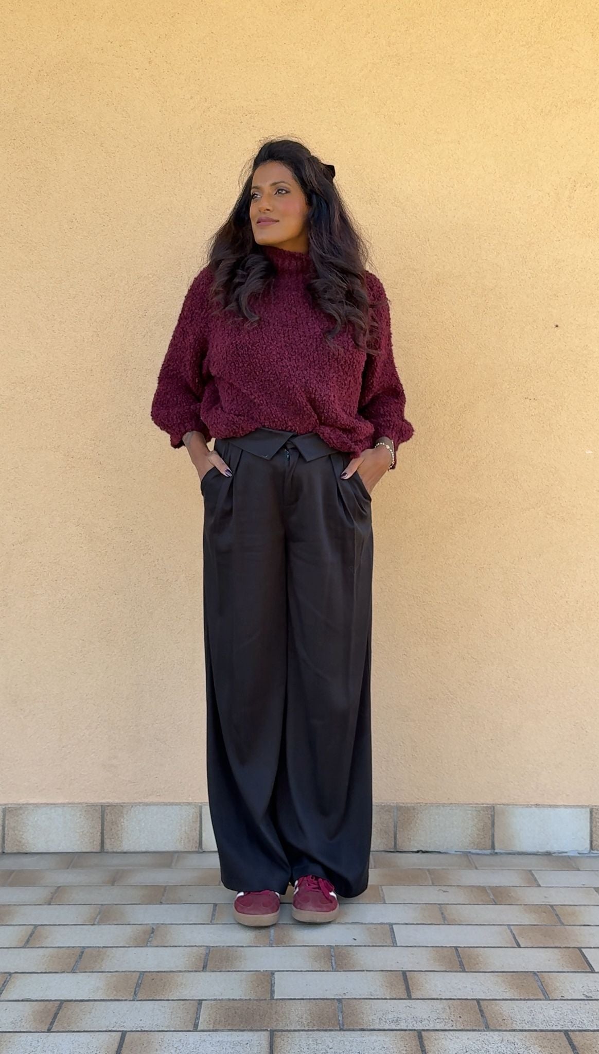 Pantalone Nero con Risvolto e Pinces