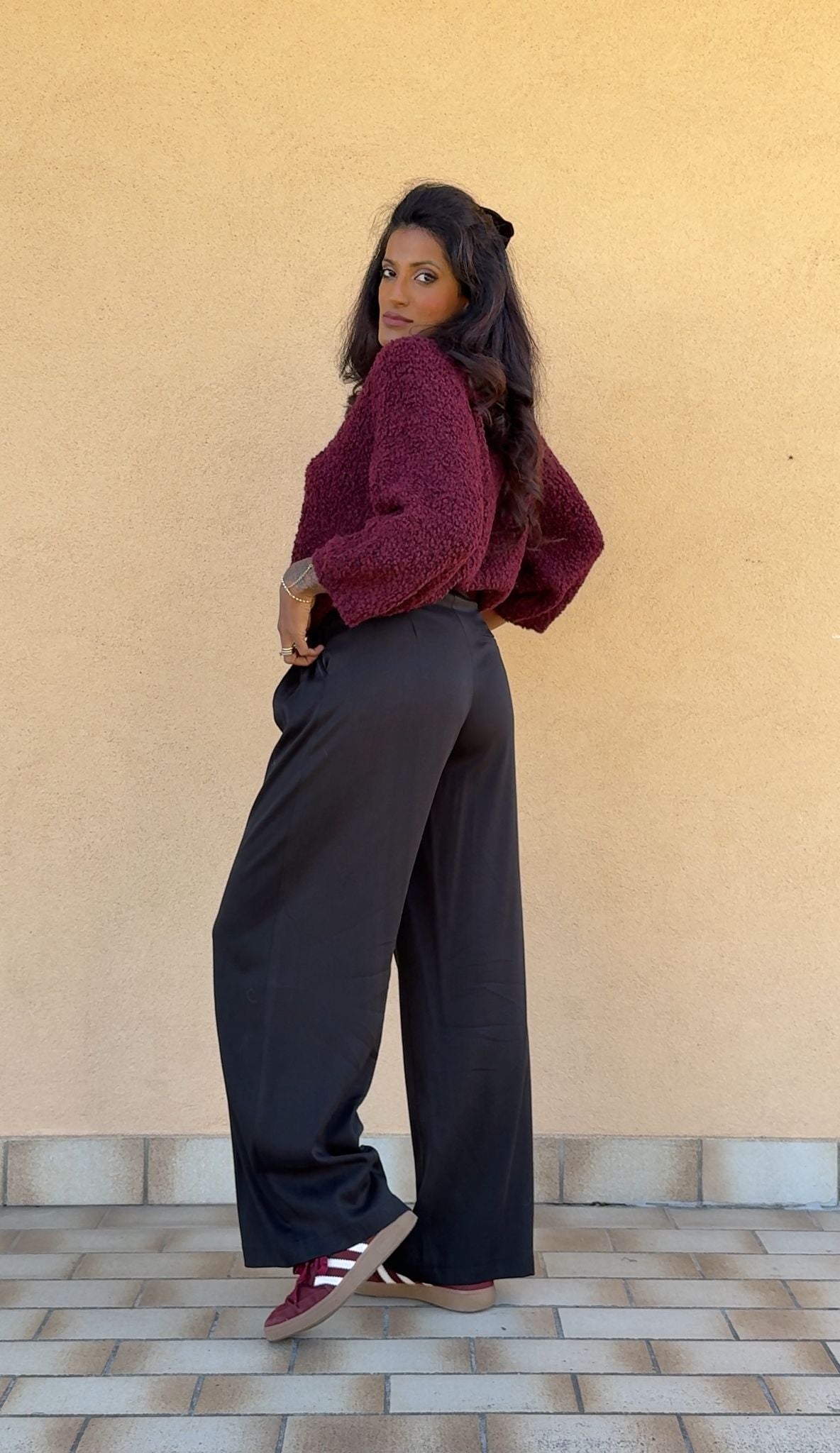 Pantalone Nero con Risvolto e Pinces