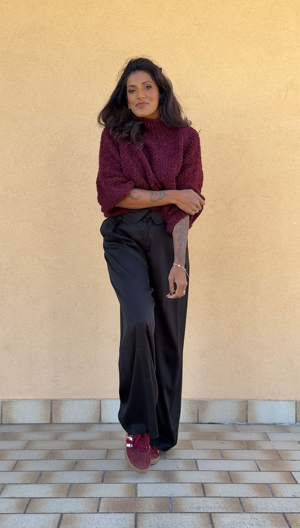 Pantalone Nero con Risvolto e Pinces