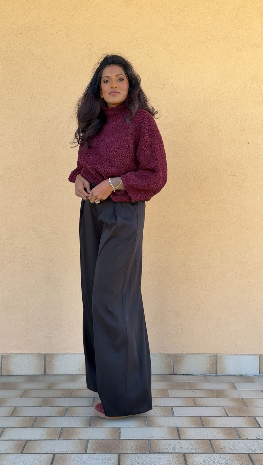 Pantalone Nero con Risvolto e Pinces