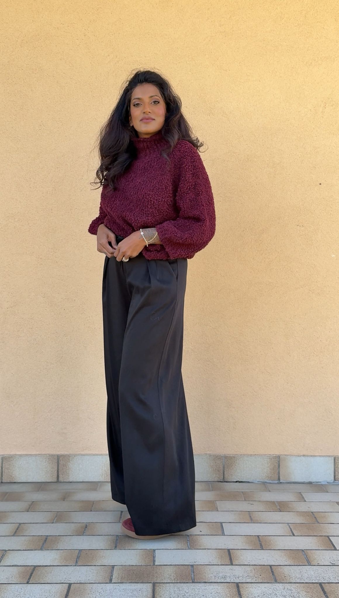 Pantalone Nero con Risvolto e Pinces