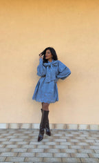 Vestito in Jeans con Fiocco e Inserti in Pizzo