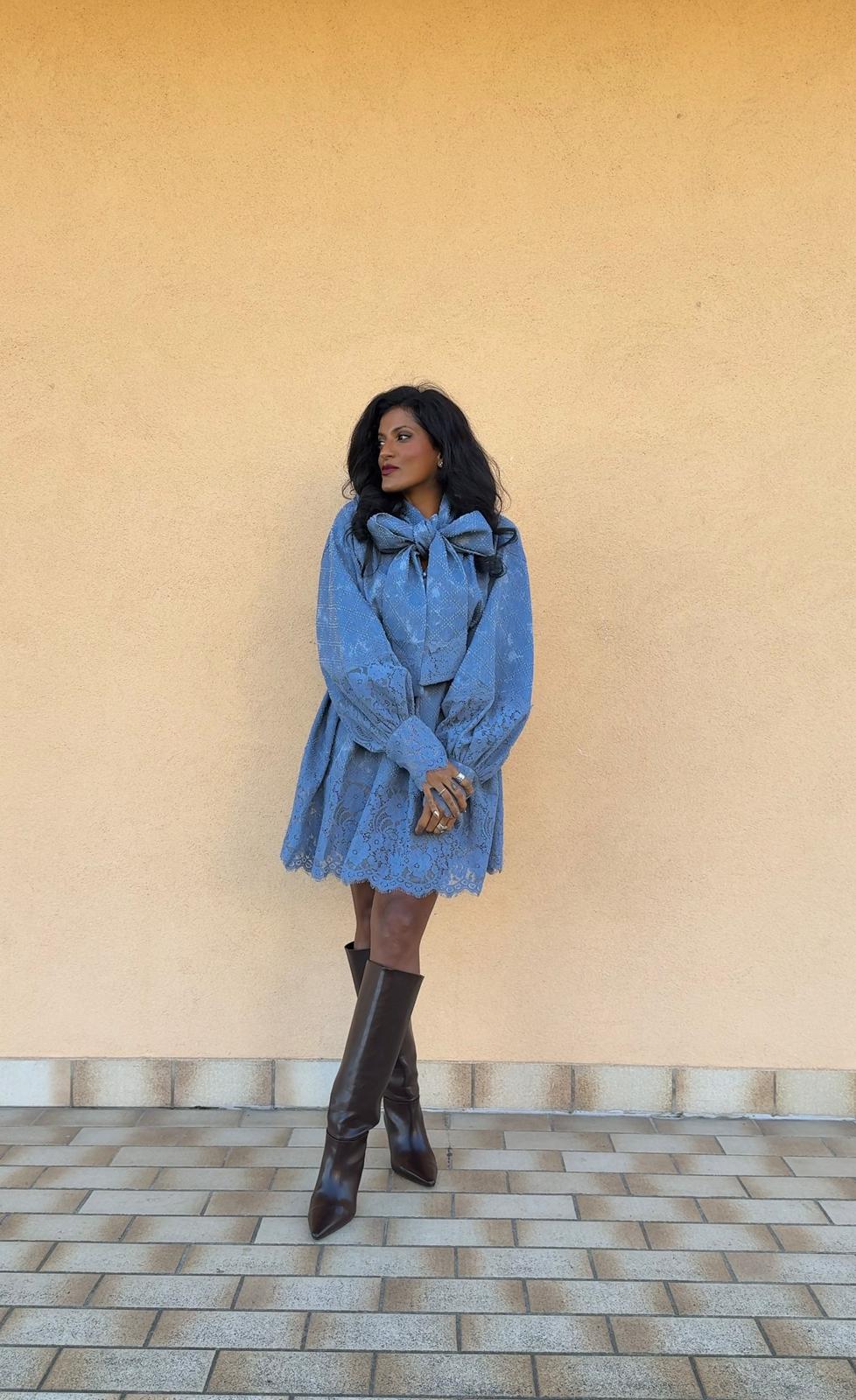 Vestito in Jeans con Fiocco e Inserti in Pizzo