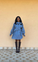 Vestito in Jeans con Fiocco e Inserti in Pizzo